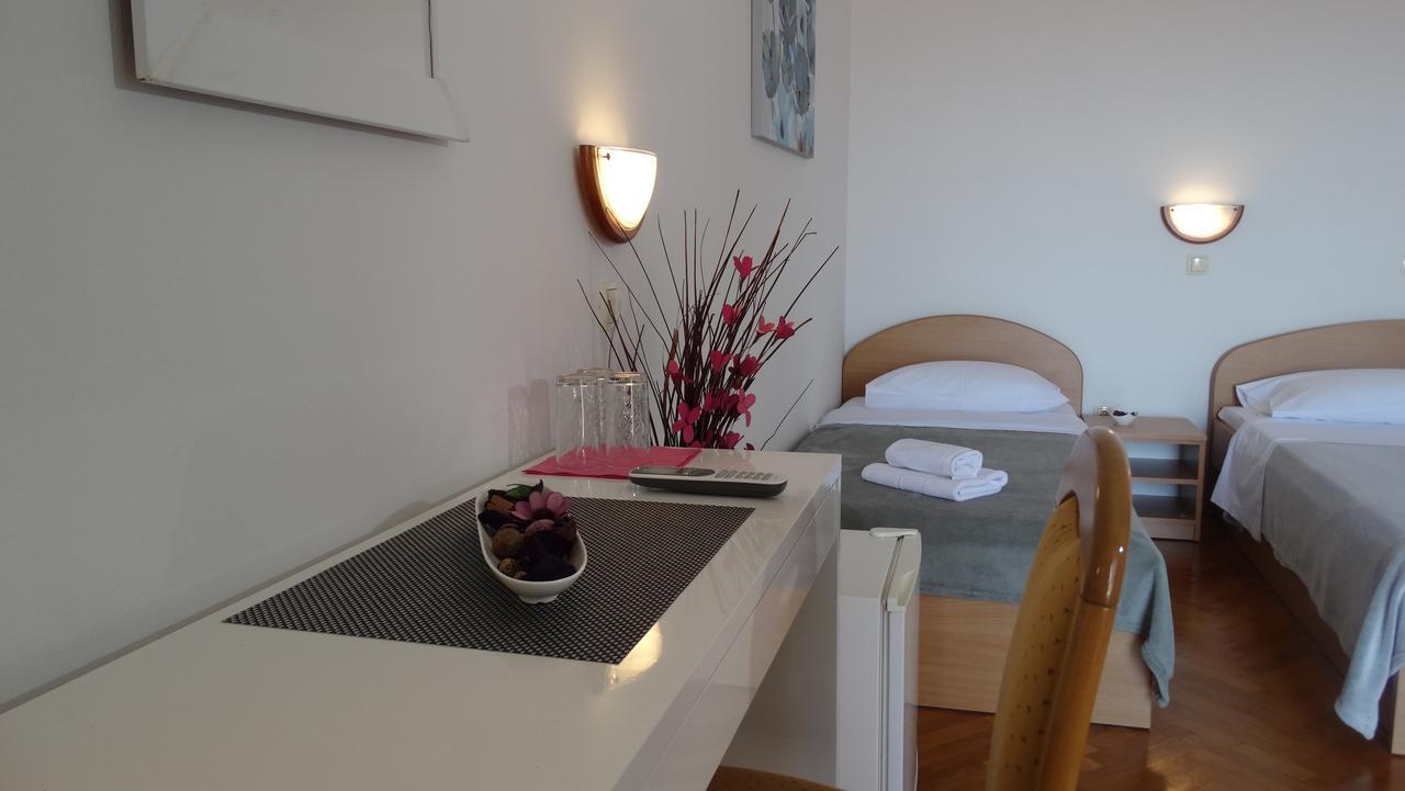 Guest House Mamut Kastela Exterior photo